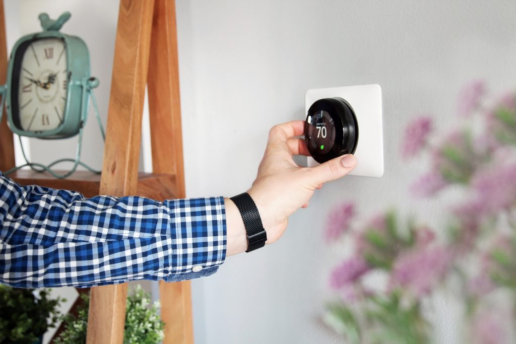 Hand adjusting smart thermostat